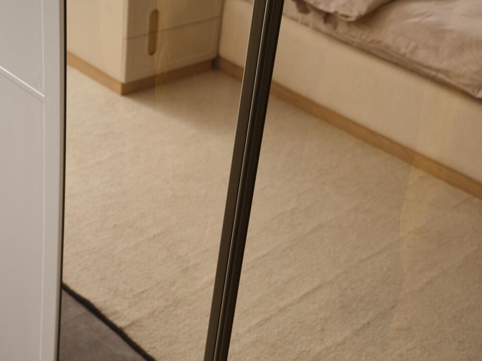 BERNİDO CAPELLA D1 240CM 6 KAPILI DOLAP(4 BOYALI KAPAK+2 CAMLI ALÜMİNYUM KAPAK)