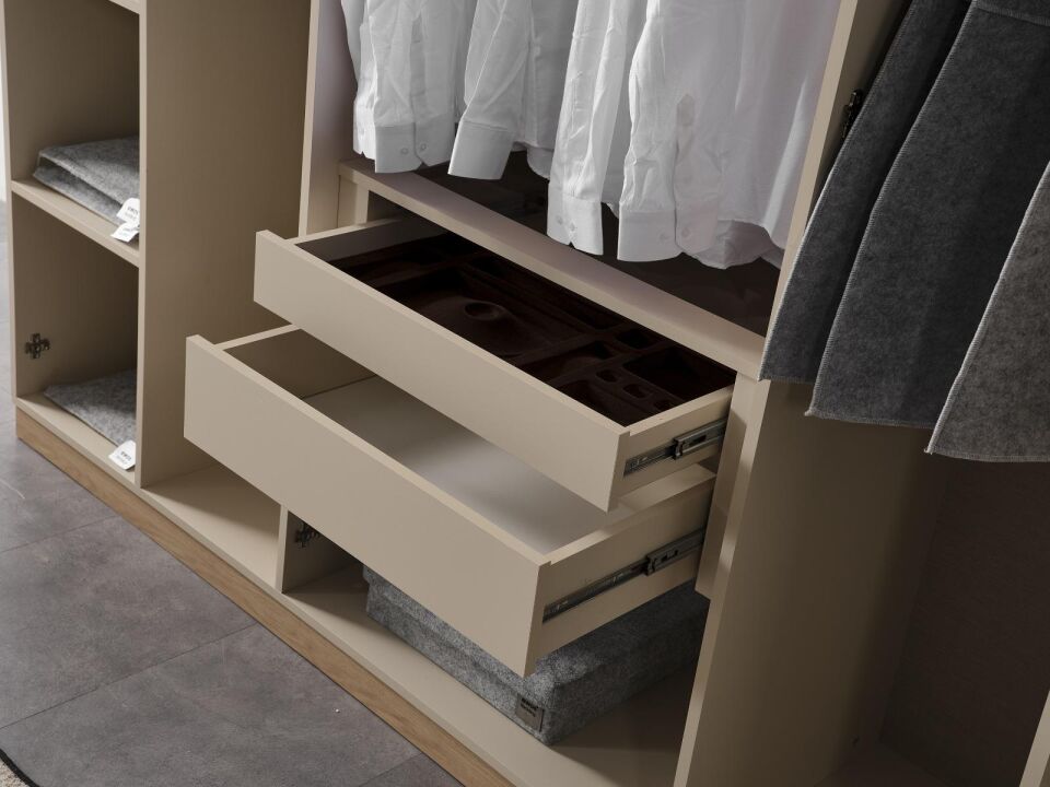 BERNİDO CAPELLA D1 240CM 6 KAPILI DOLAP(4 BOYALI KAPAK+2 CAMLI ALÜMİNYUM KAPAK)