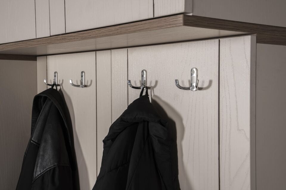 GÜÇLÜ BODRUM YÜKLÜKLÜ PORTMANTO